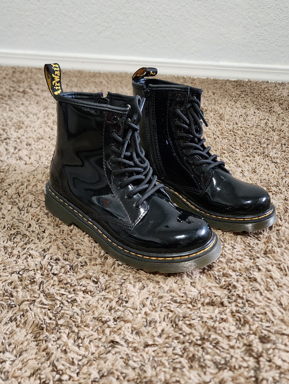 Girls Dr Martens Delaney Lace-Up Boots Lamper Leather Size 3 Black Glossy